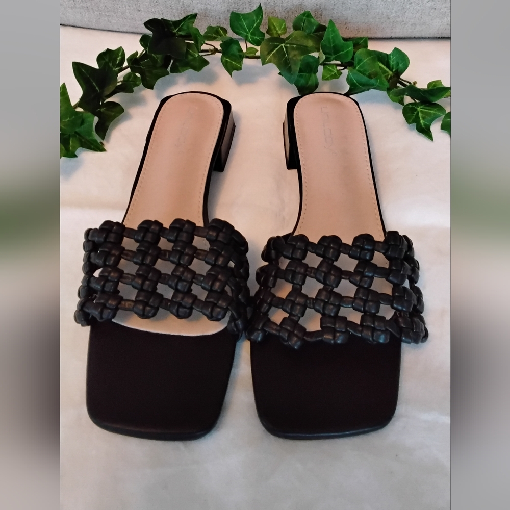 Womens Unilody Lamara Paris Black Woven Flat Pleated Slide Sandals